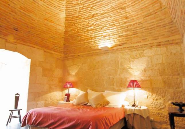 Espaciosas habitaciones en Hotel Posada Castillo del Buen Amor. Relájate con los mejores precios de Salamanca